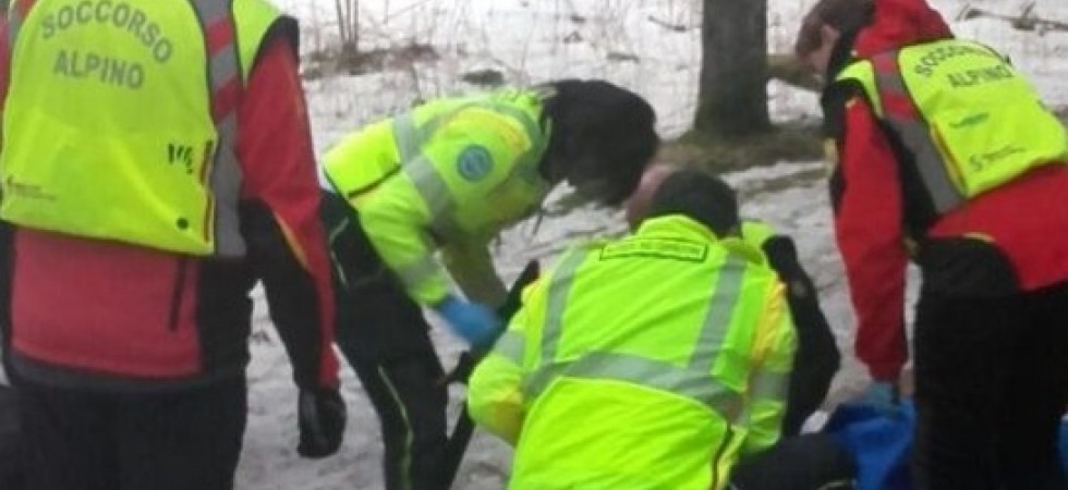 Scivola su una lastra di ghiaccio e rimane ferito ad una gamba, interviene il soccorso alpino