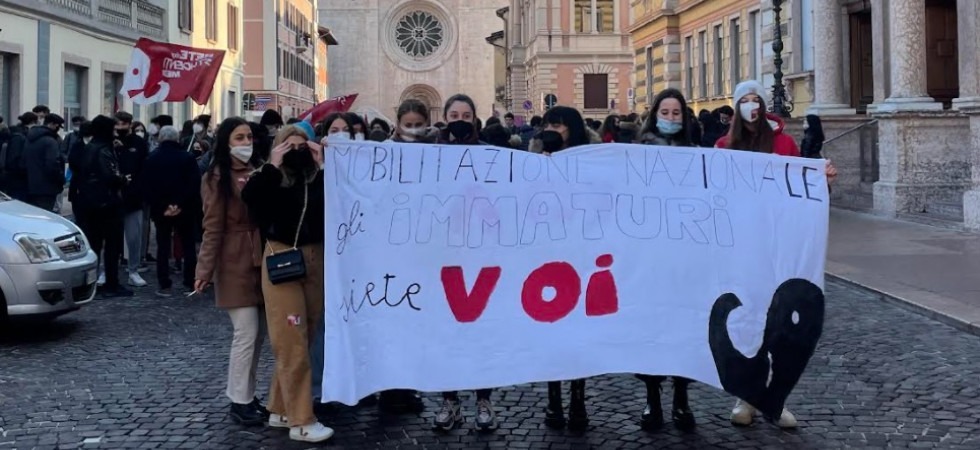 Studenti in piazza contro l'esame di maturità: Siamo lontani dalla normalità