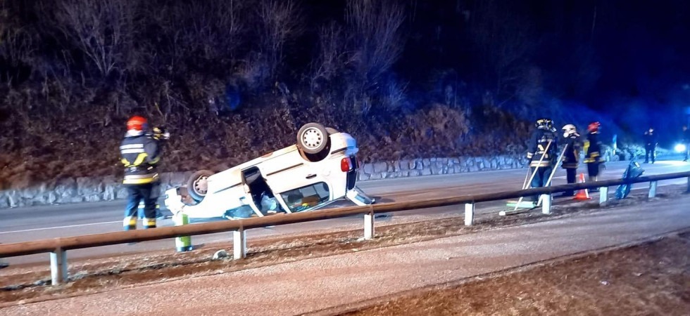 Perde il controllo dell'auto e si ribalta, momenti di paura sulla SS48