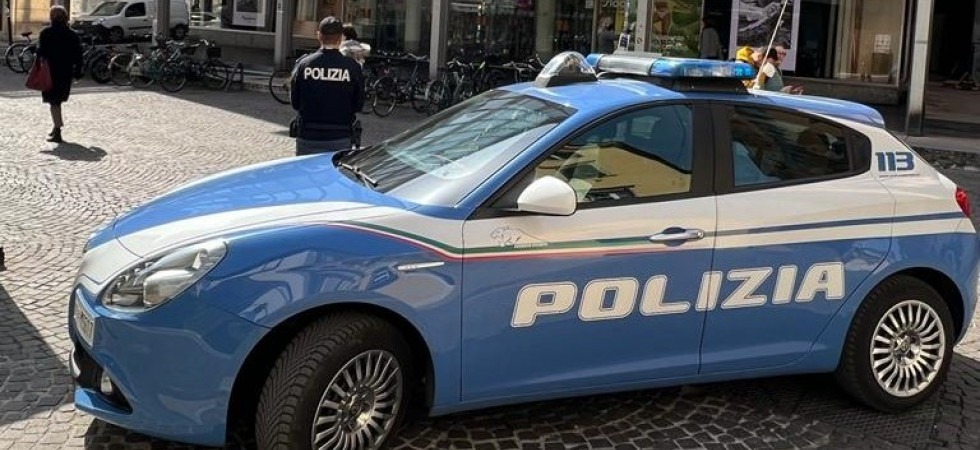 Tenta di rubare quasi 1.400 euro di vestiti infilandoli in due grosse borse 'schermate': nei guai un 35enne
