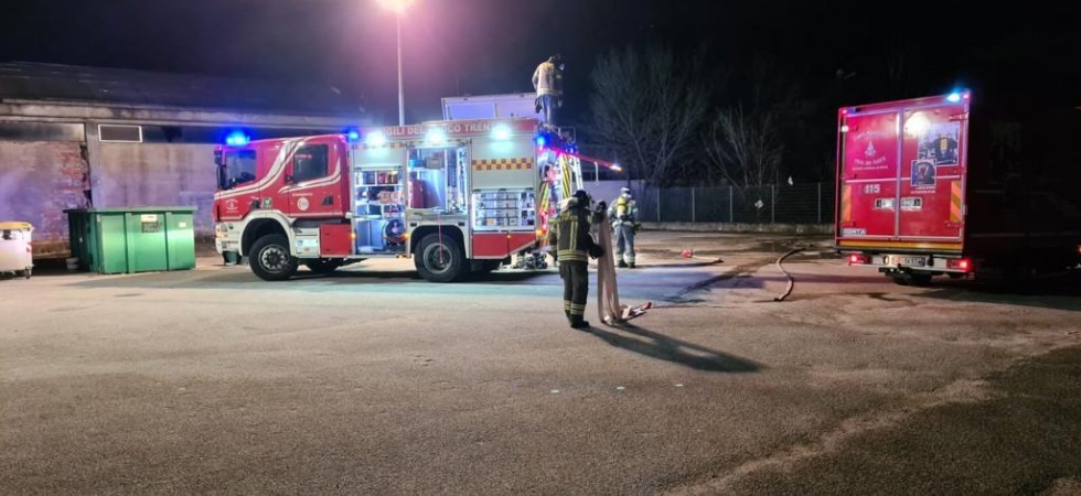 Allerta per un incendio a Trento Nord, tempestivo arrivo dei permanenti