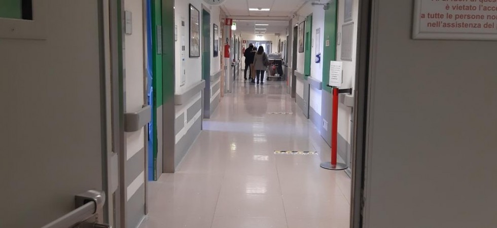 Visite negli ospedali: dal 10 marzo per accedere ai reparti servirà la dose booster (oppure due dosi con il tampone)
