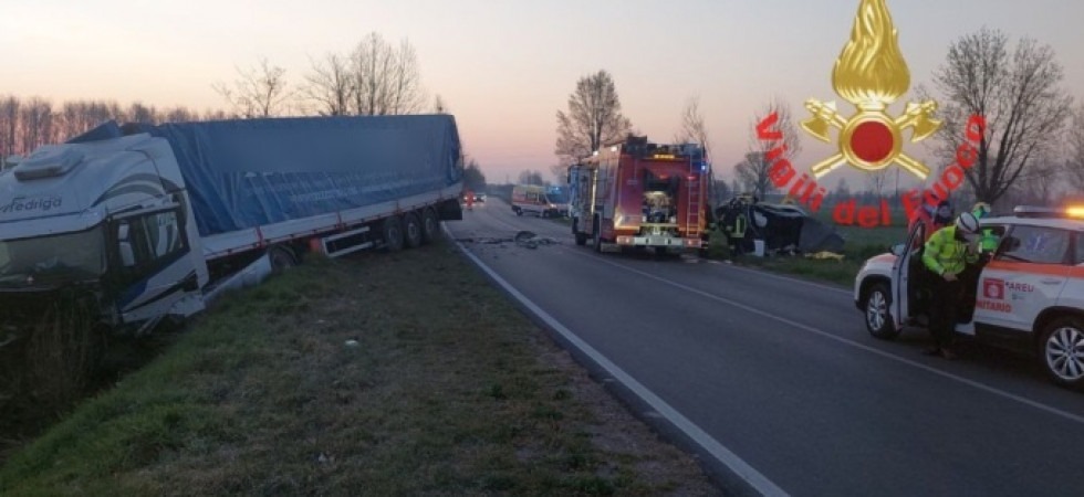 Tragico schianto frontale tra un'auto e un camion, la vittima è Riccardo Parmigiani