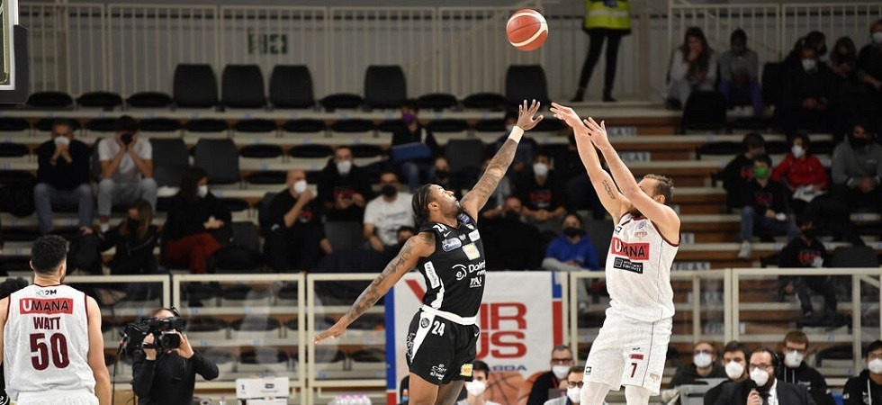 Foto Aquila Basket Basket Serie A, Trento di nuovo al tappeto