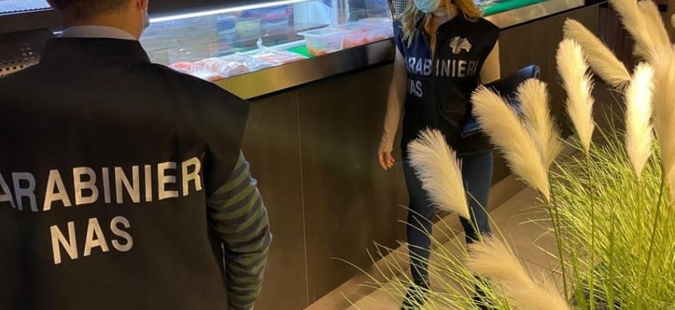 Sequestrati 40 chili di prodotti a base di carne in un bar-ristorante, l'intervento dei Nas di Trento