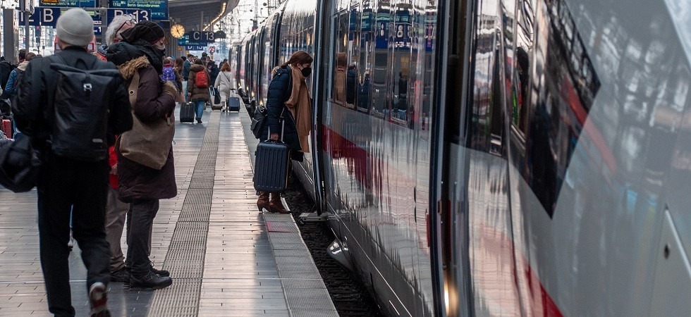 Foto d'archivio C’è lo sciopero dei treni e un centinaio di persone restano a terra