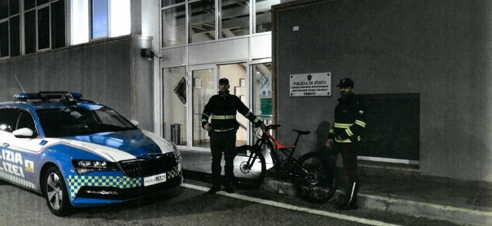 Fermato dalla polizia stradale, in macchina aveva una e-bike rubata da 7 mila euro