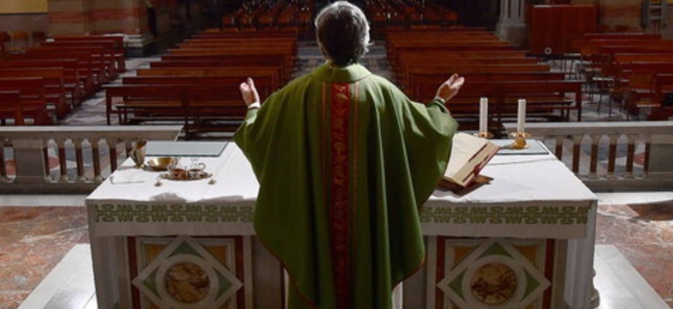 Covid, fine dell'emergenza ma in chiesa si entra solo con la mascherina