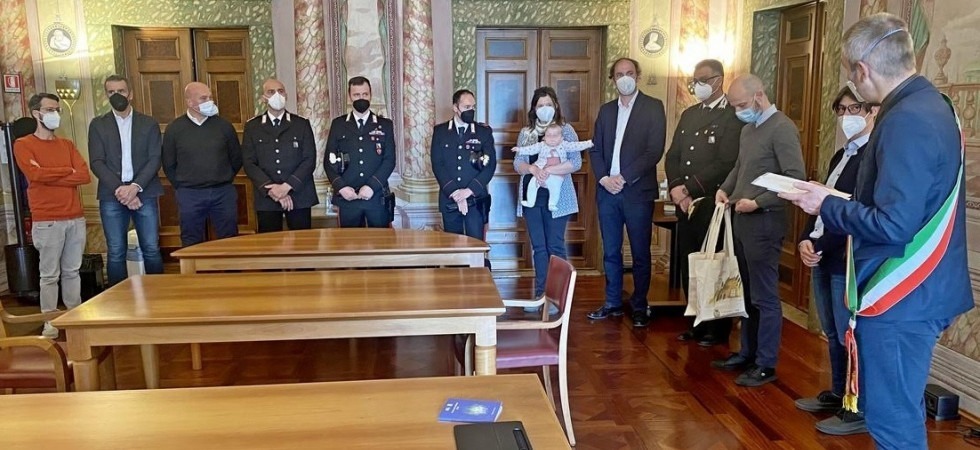 I carabinieri guidati al telefono dal 118 fanno nascere Caterina