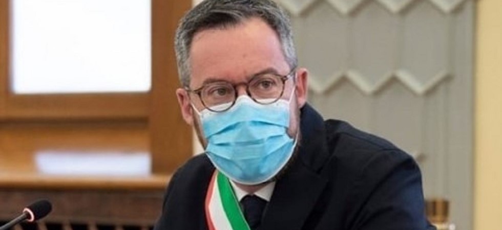 Sputo in faccia al sindaco Ianeselli dopo un dibattito sulla circonvallazione