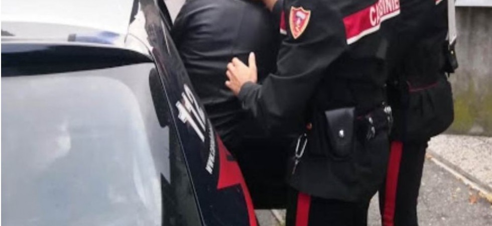 Trento, vende droga a tre ragazze minorenni ma viene subito bloccato dai carabinieri