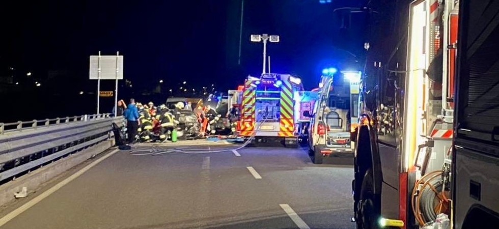 Schianto frontale nella notte sul viadotto della SS42, tre persone coinvolte