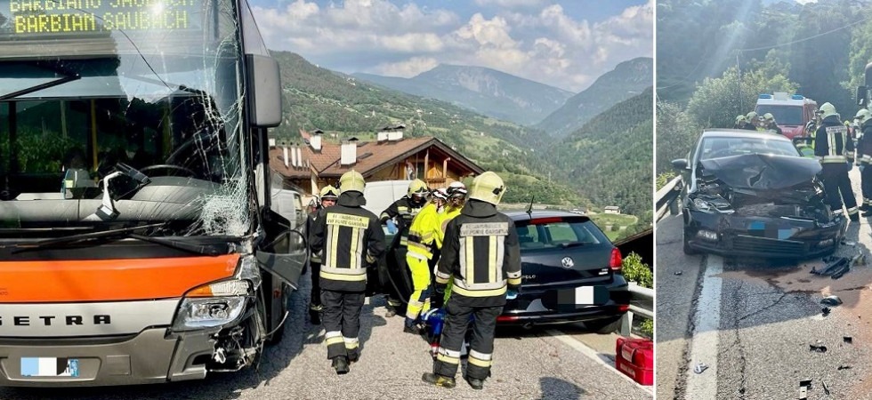 Schianto tra un autobus e due veicoli: trasportati all'ospedale due feriti