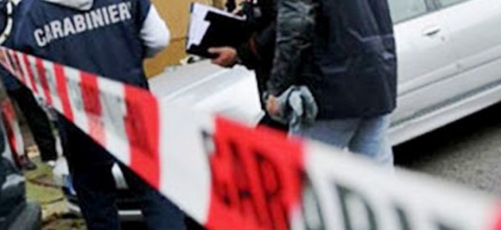 Figlia soffoca la madre nella vasca da bagno e la taglia a pezzi: a scoprire la tragedia la sorella arrivata da Trento