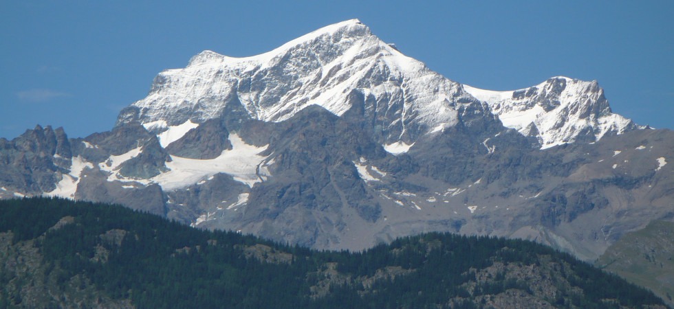 Crollano alcuni seracchi su un gruppo di alpinisti tra Italia e Svizzera