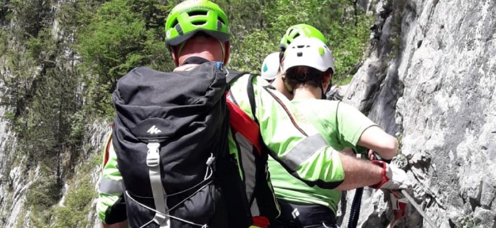 Momenti di paura per una 24enne, colpita da un malore durante un'escursione