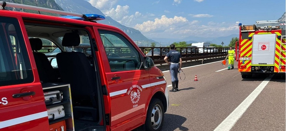 Scontro tra autoarticolati e un conducente resta incastrato nella cabina, tre gravi incidenti in poche ore sull'AutoBrennero