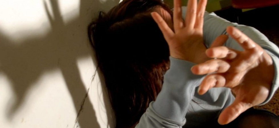 Calci e pugni mentre era incinta, l'inferno per una giovane donna di Trento: condannato l'ex marito a 11 anni di carcere