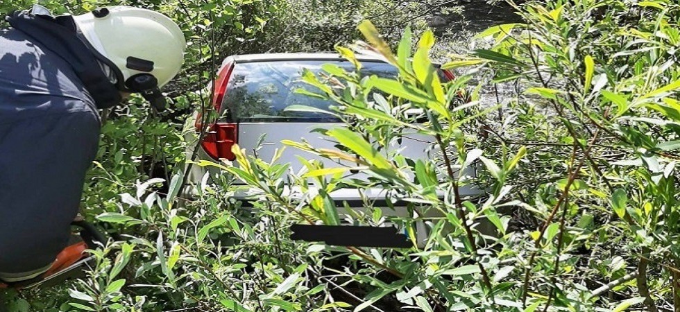 Finisce in una scarpata vicino al torrente dopo essere uscita di strada con l'auto: è morta la 52enne Renate Nössing