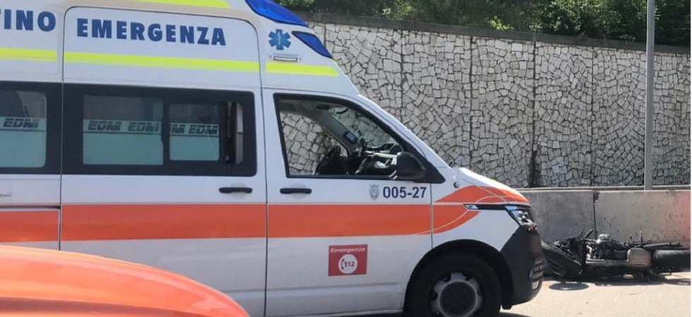 Incidente sulla tangenziale, una moto a terra e soccorsi in corso per un ferito
