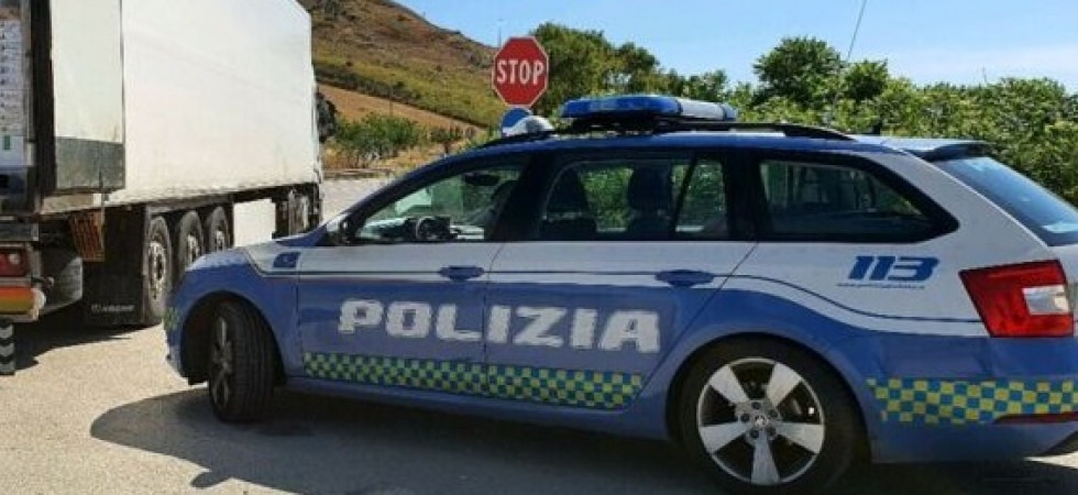 Raffica di truffe, banda di finti autotrasportatori bloccati dalla polizia: raccoglievano la merce e poi sparivano nel nulla