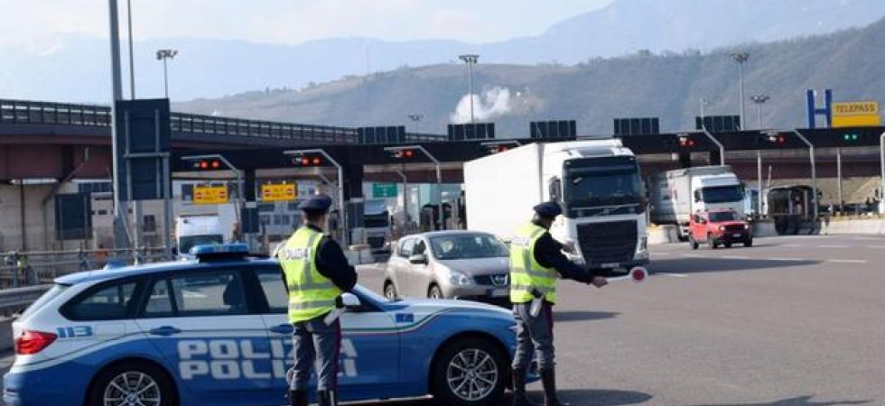 Autoarticolato sbanda vistosamente in A22