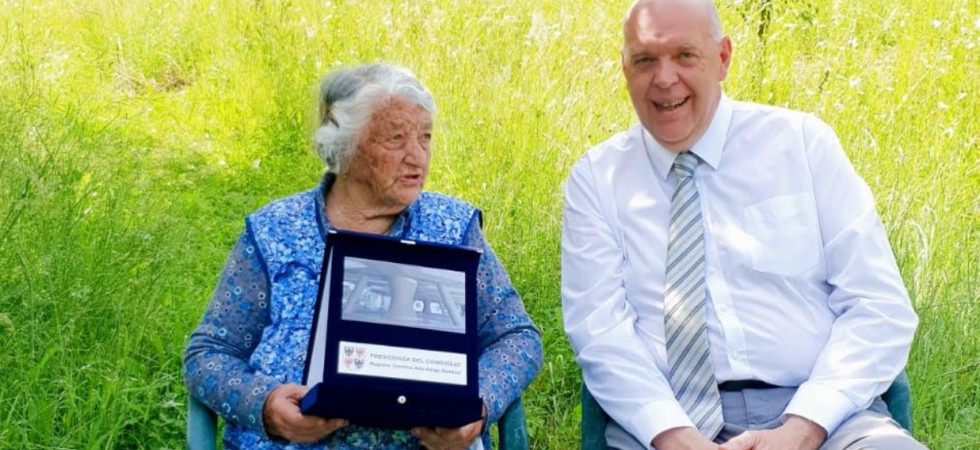 Una vita da contadina e allevatrice, nonna Maria compie 90 anni