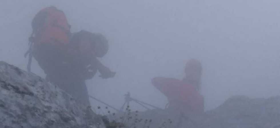 Escursionisti sbagliano via, vengono colti dal temporale e poi dalla nebbia