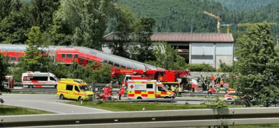 Deraglia un treno in Baviera: ci sono morti e decine di feriti