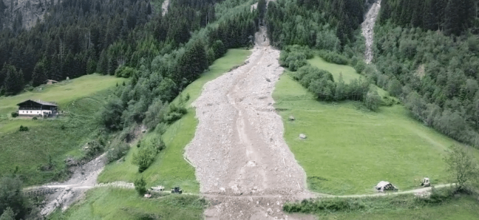 Il solco lasciato dallo smottamento ripercorso dall'alto con drone, dopo i nubifragi degli scorsi giorni