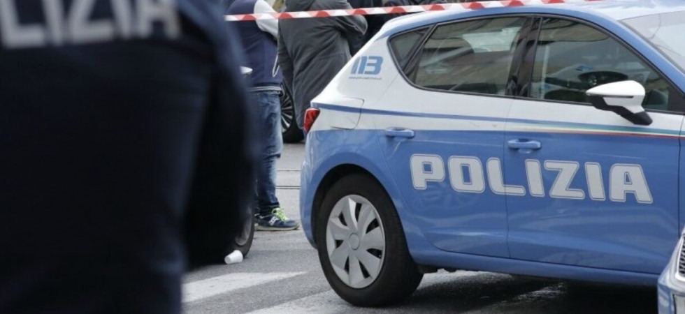 Uccide l'ex compagna a colpi di pistola, il killer in fuga trovato senza vita in un'auto in tangenziale