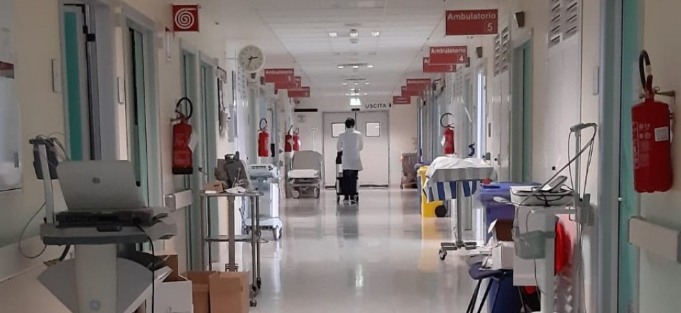 Pronto soccorso al collasso, "Medici disponibili a straordinari" la proposta dei sindacati contro le esternalizzazioni dei
