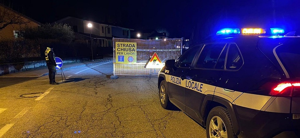 Foto d'archivio Camminano nudi lungo la Gardesana: tre turisti multati e riaccompagnati al camping