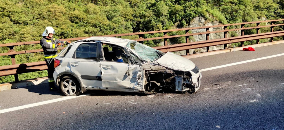 Terribile incidente in A22: l'auto si ribalta e la conducente viene sbalzata fuori dal veicolo