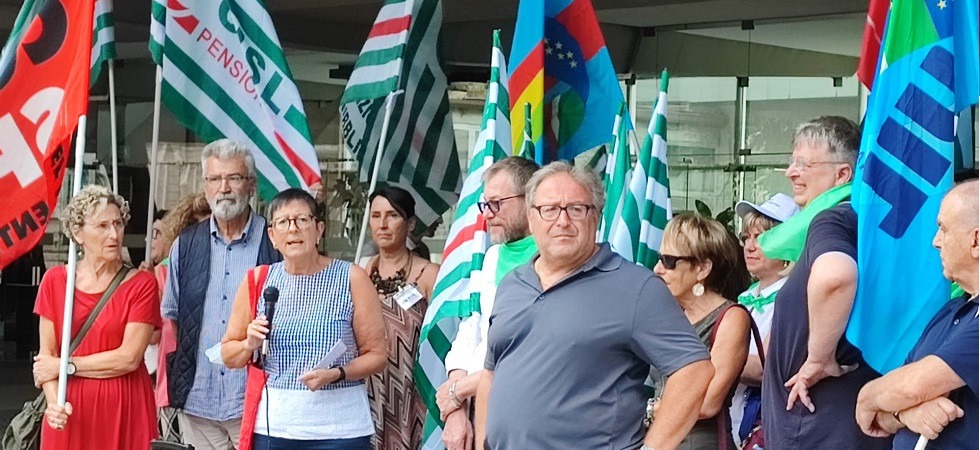 I sindacati scendono in piazza contro la Pat: Sanità allo stremo