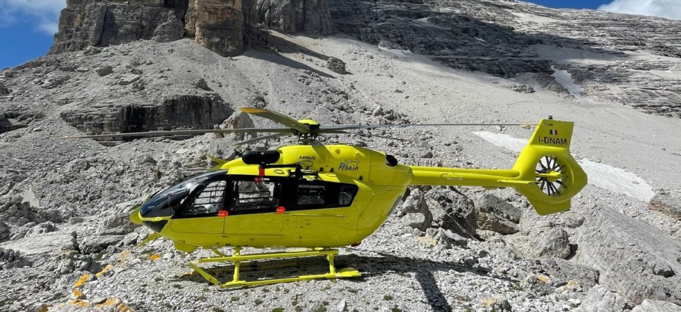 Bloccato incrodato sulla Tofana a 3 mila metri, 59enne in difficoltà: interviene l'elicottero