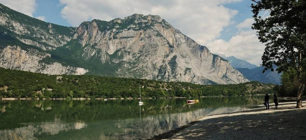 "Il lago trasformato in una 'discoteca incontrollata' a cielo aperto"