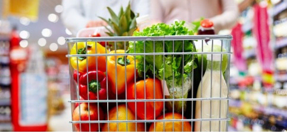 Siccità e inflazione spingono i prezzi nel carrello: aumenti dal 10,8% per la frutta all'11,8% della verdura
