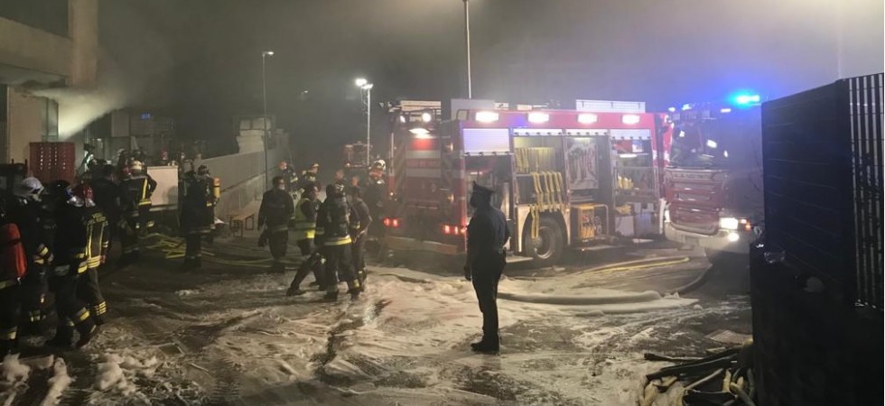 Isera, grosso incendio in una ditta di prodotti chimici