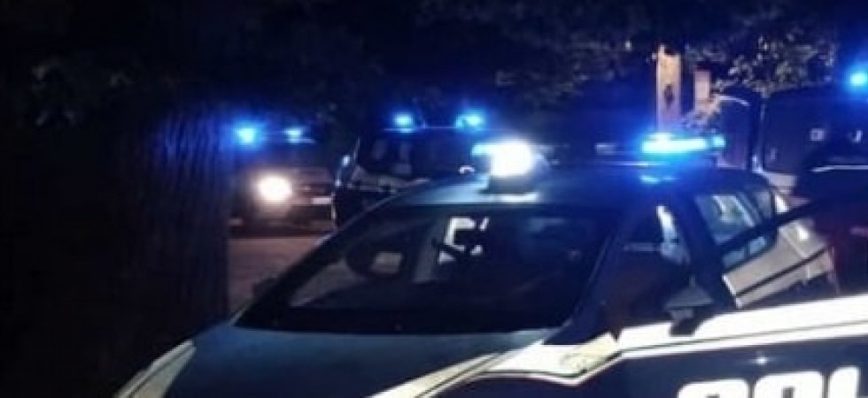 Scappa in bici dai poliziotti ma perde il controllo del mezzo e finisce nel fiume, arrestato
