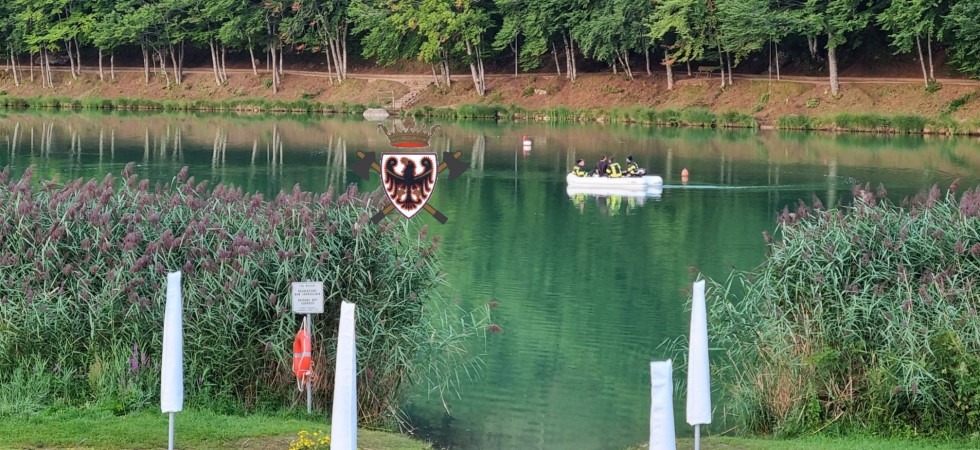 Foto Federazione dei vigili del fuoco volontari del Trentino Tragedia nel lago di Lavarone, il sindaco: “Grande lutto, la comunità è vicina alla famiglia”