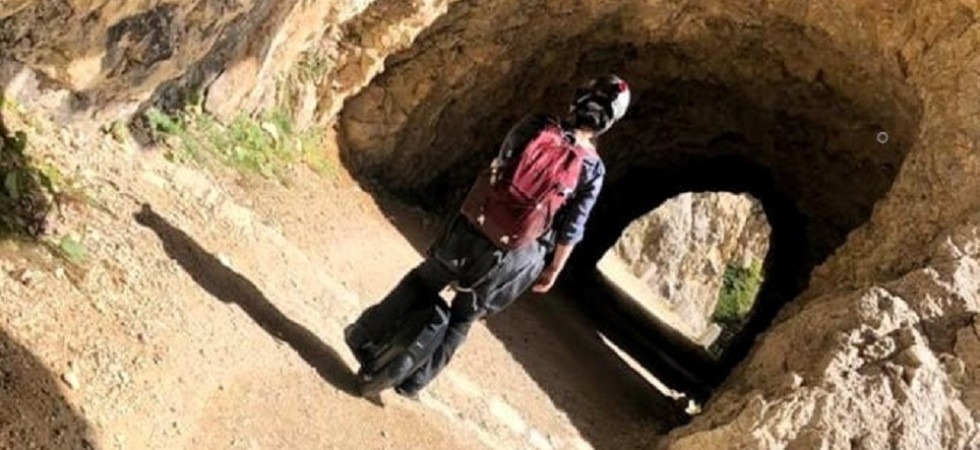 Sulla Strada degli Eroi con un monoruota elettrico, il soccorso alpino: “Ora aspettiamo la zucca trainata dai topolini”