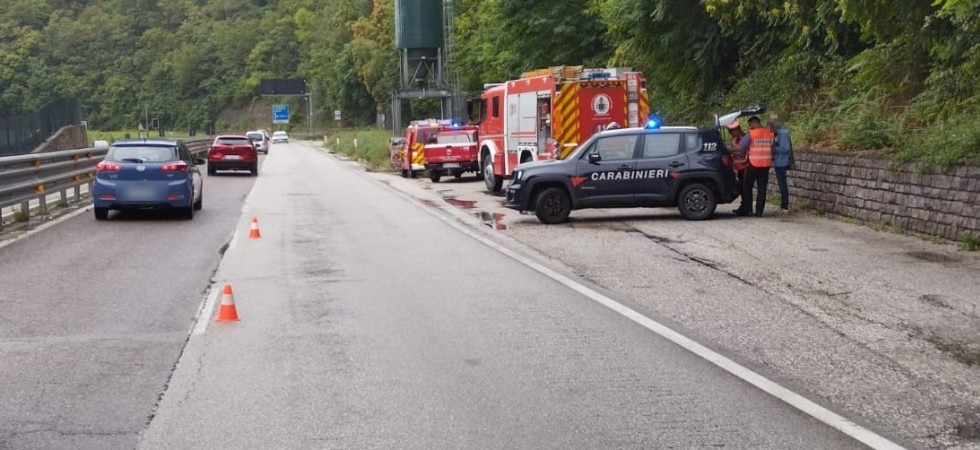 Perde il controllo dell'auto e si ribalta, incidente sulla SS47 della Valsugana all'altezza della Mochena