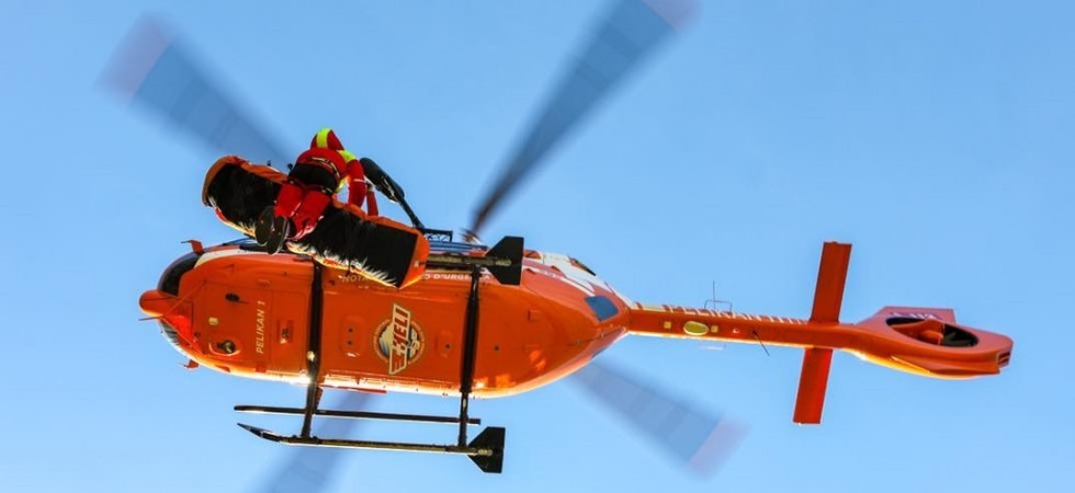Tragedia in montagna, perde l'equilibrio e precipita