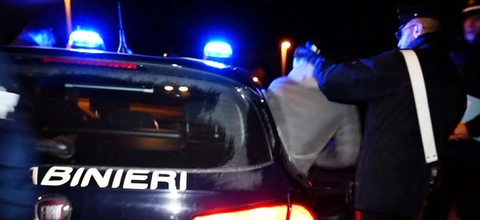 Foto d'archivio Violenza sessuale su una 16enne all’uscita della discoteca: arrestato mentre la stava picchiando