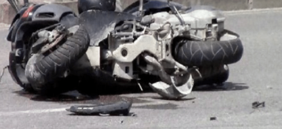 Foto archivio Perde il controllo della moto e la passeggera sbatte violentemente sull'asfalto