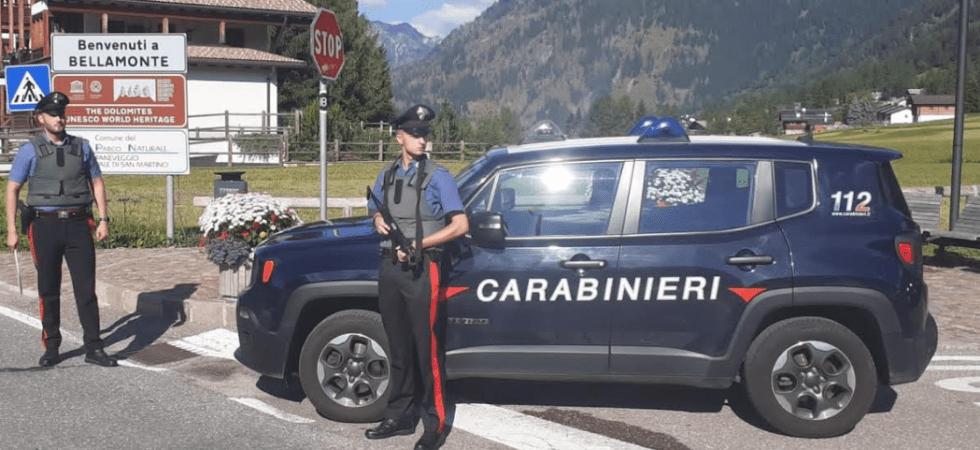 Cercano di entrare negli appartamenti per rubare, i carabinieri fermano 3 donne