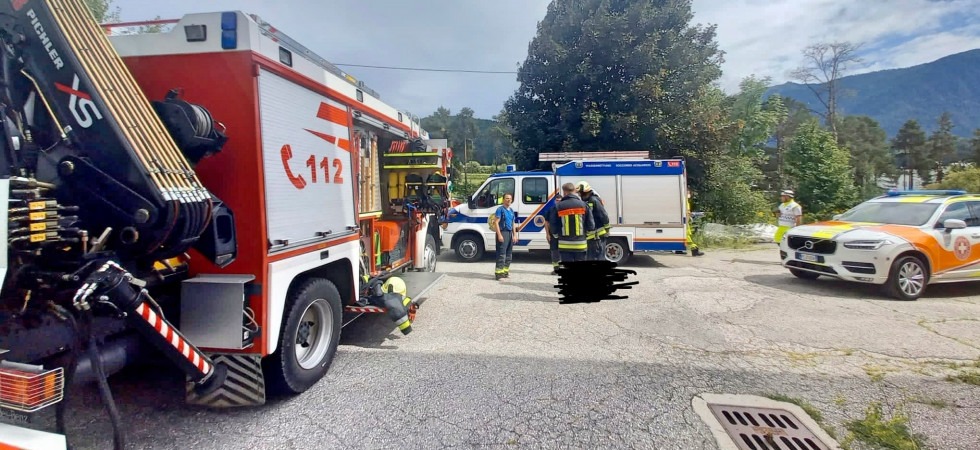 Paura per una persona che rischia di annegare nelle acque del torrente: l’intervento di vigili del fuoco