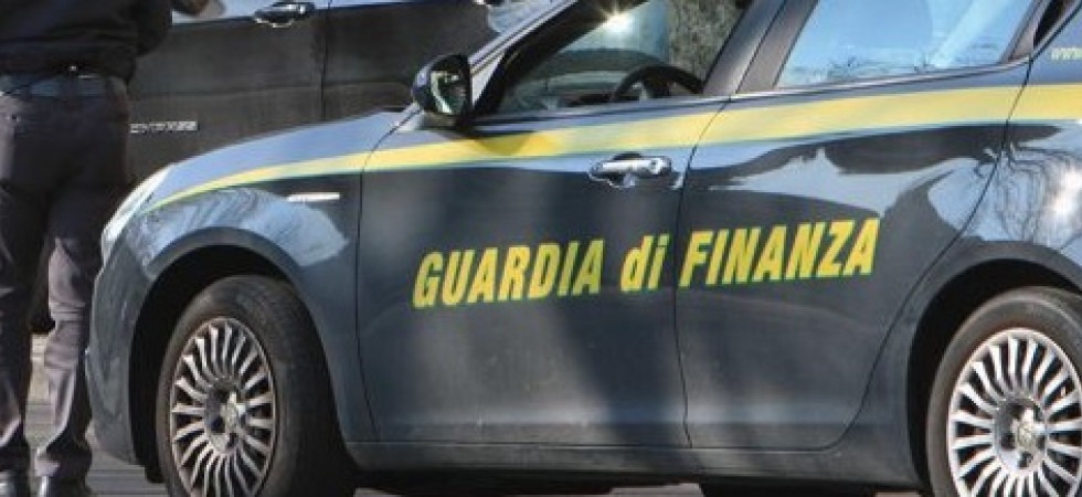 Lavoratori in nero'' e senza permesso di soggiorno, blitz della finanza in un fast food: maxi multa al titolare