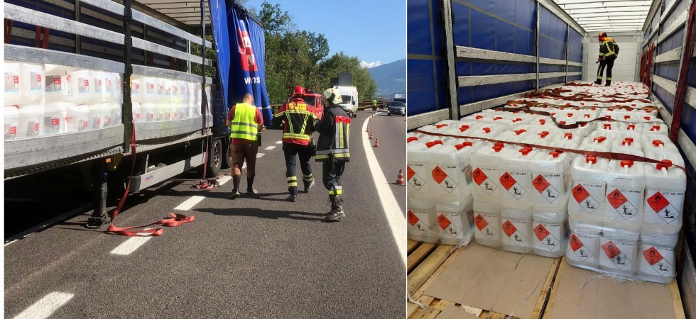 A22, intervento dei vigili del fuoco: un mezzo pesante rischia di perdere il carico di liquido infiammabile